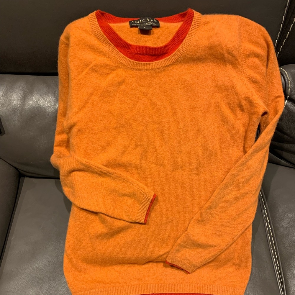 Orange red ladies cashmere sweater
Size S, used but ideal condition